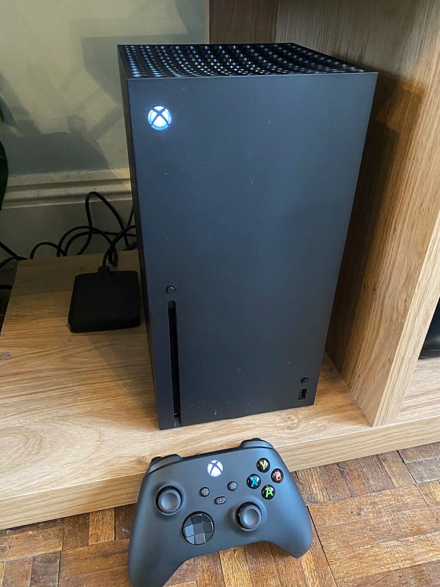 Xbox Series X تمیز و سالم